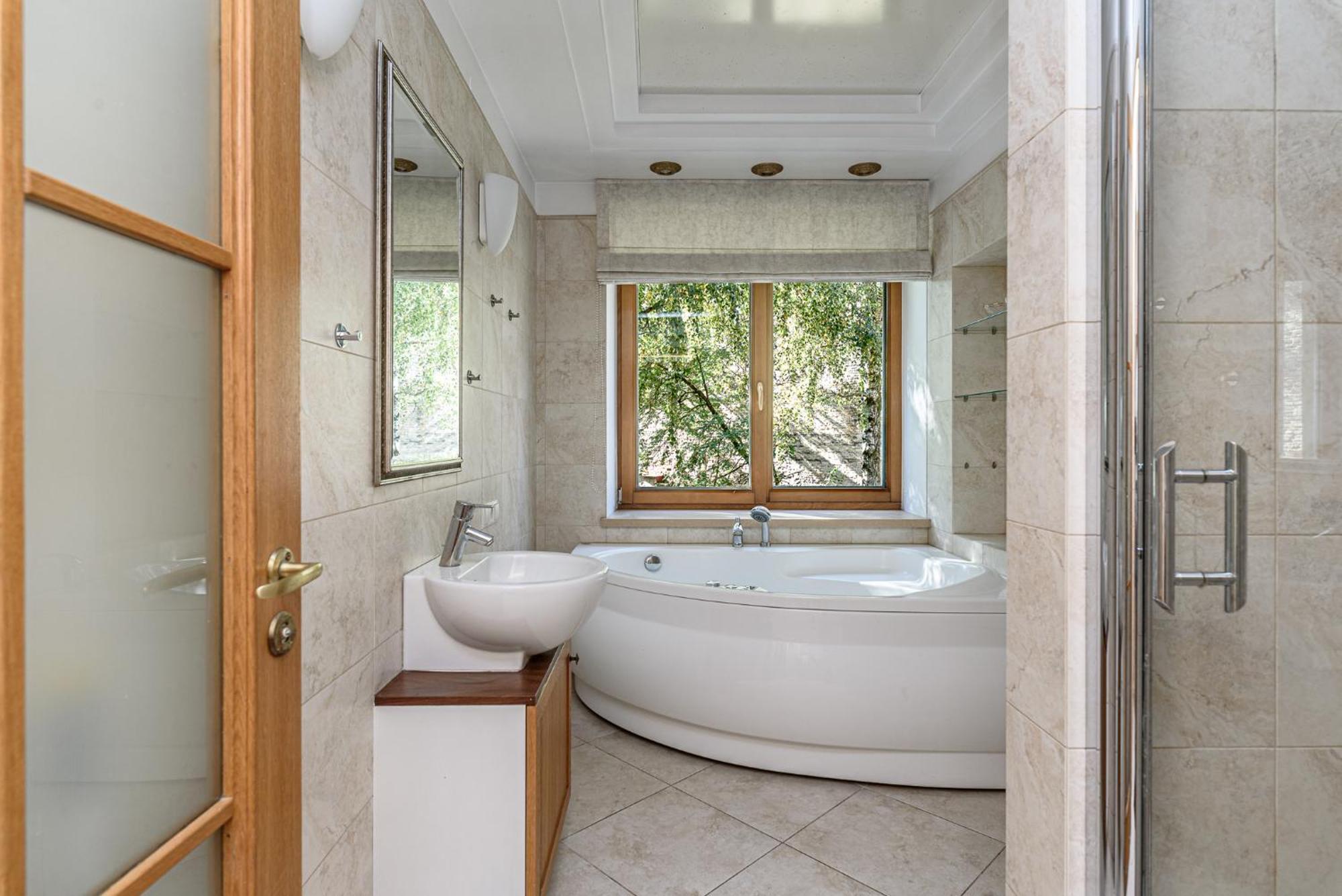 Jacuzzi Apartments X Free Parking X Self Check-In 24X7 By H&H Vilnius Exterior photo